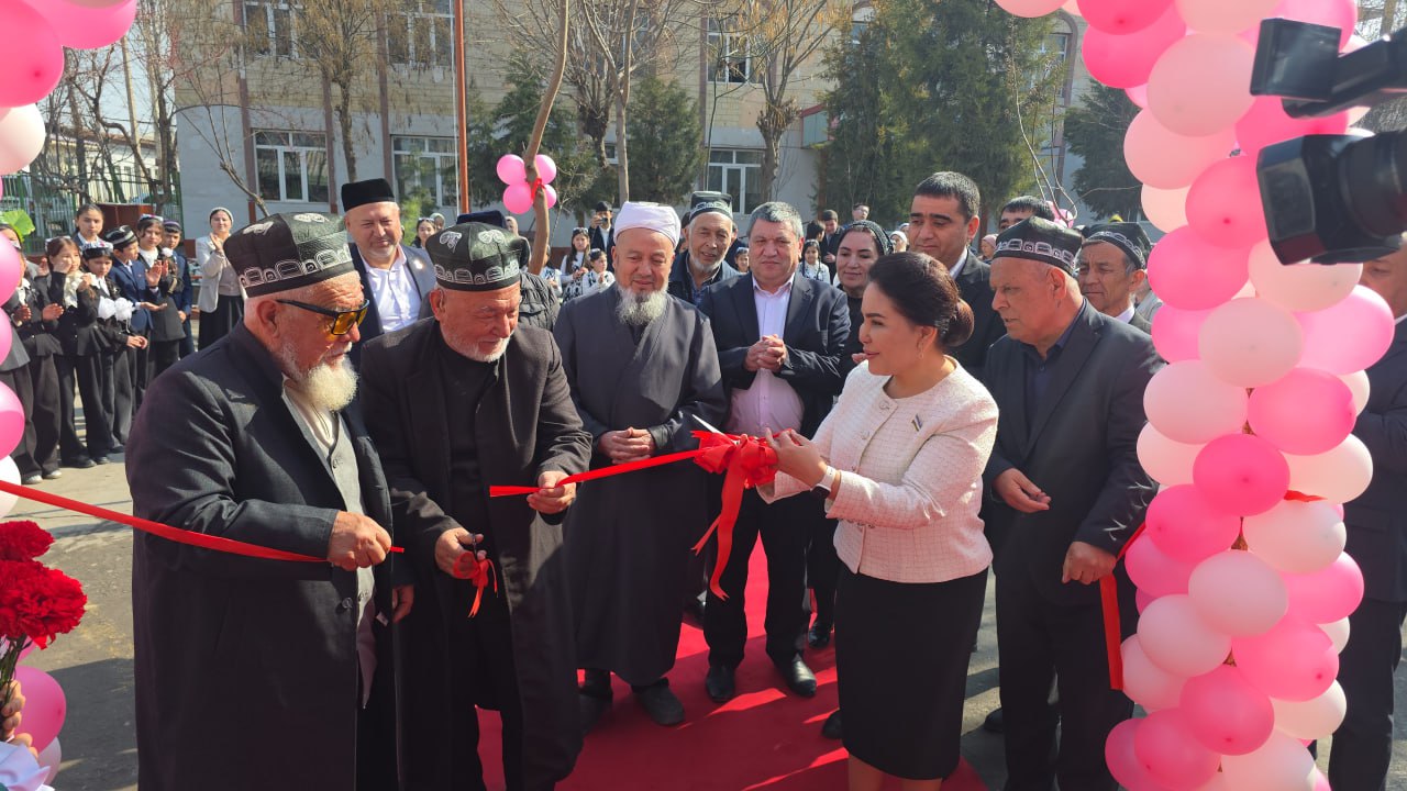 “Durdona” loyihasi doirasida Shahrixondagi maktabda kutubxona tashkil etildi