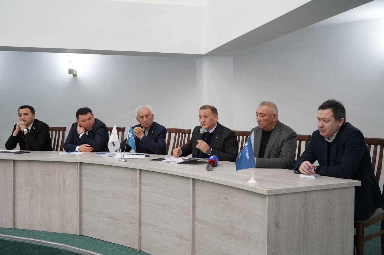 O'zLiDeP yetakchisi jizzaxlik yoshlar bilan uchrashdi