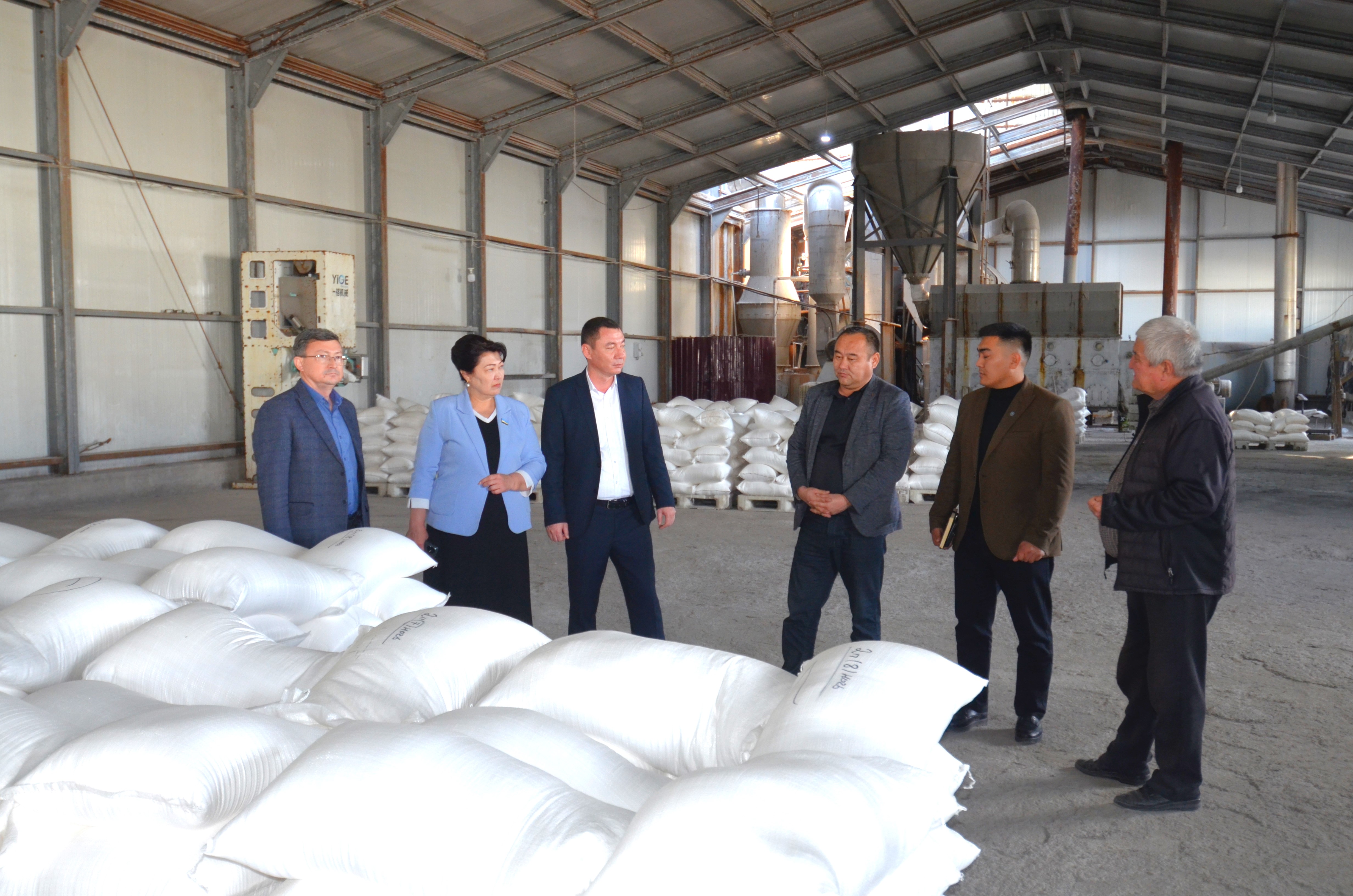 O‘zLiDeP deputatlari ishlab chiqarishdagi to‘siqlarni o‘rgandi: tadbirkorlar yechim kutmoqda